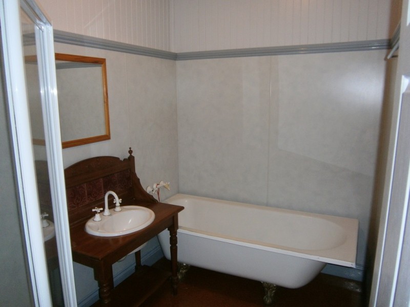 4 Bird Street, Dalby QLD 4405