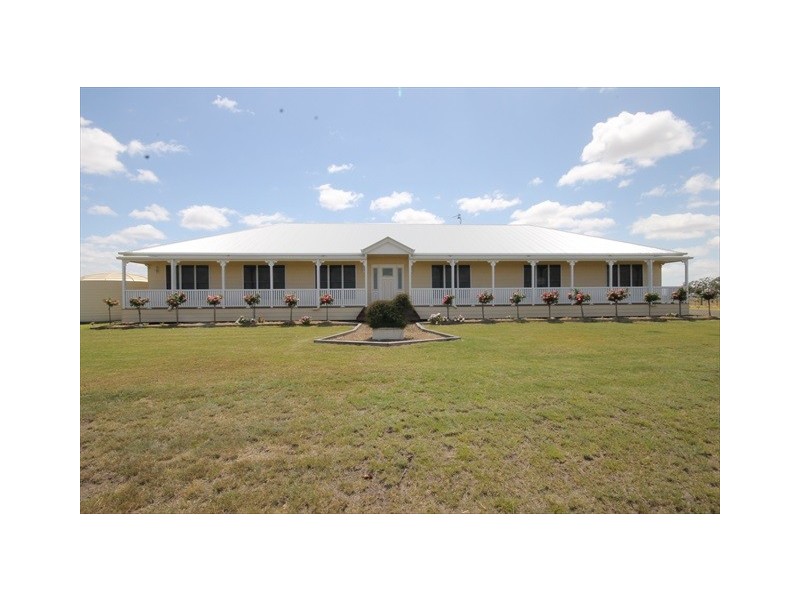 85 Southern Cross Drive, Dalby QLD 4405