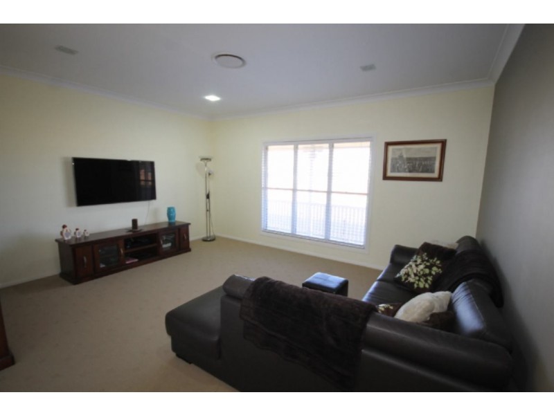 85 Southern Cross Drive, Dalby QLD 4405