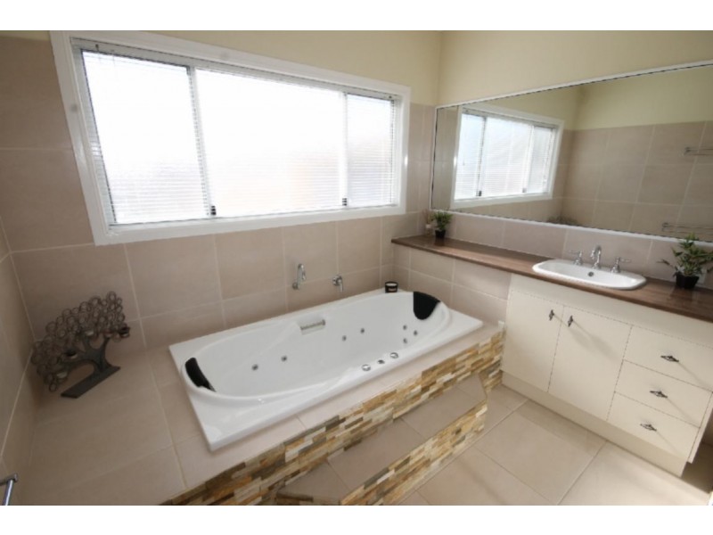 85 Southern Cross Drive, Dalby QLD 4405