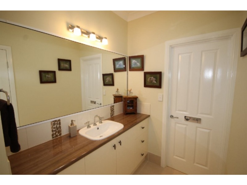 85 Southern Cross Drive, Dalby QLD 4405