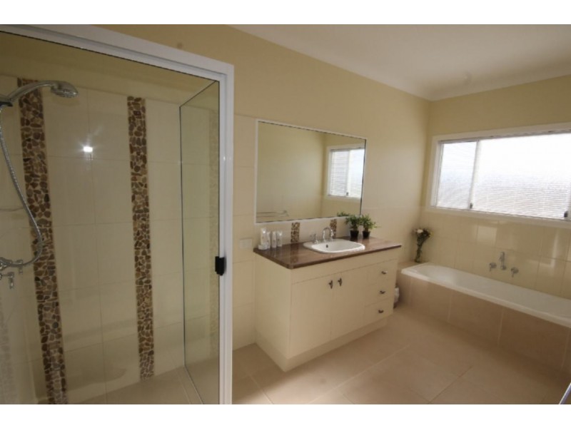 85 Southern Cross Drive, Dalby QLD 4405