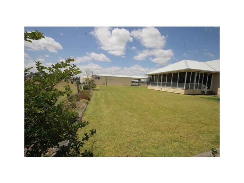 85 Southern Cross Drive, Dalby QLD 4405