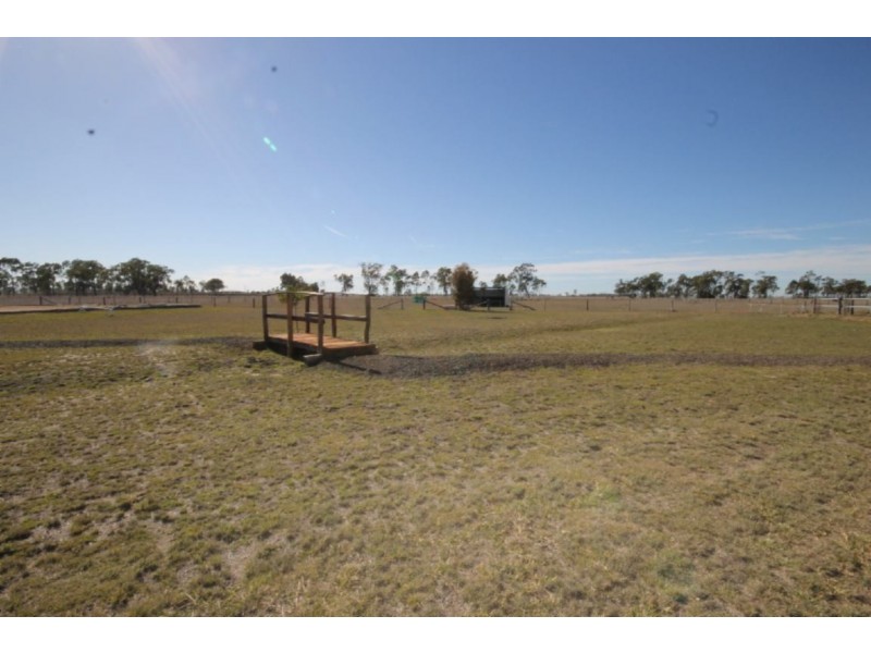 85 Southern Cross Drive, Dalby QLD 4405