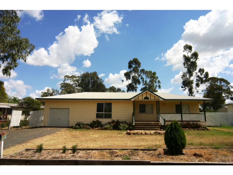 10 Russell Street, Dalby QLD 4405