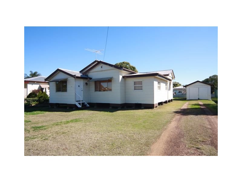 112 Pratten Street, Dalby QLD 4405