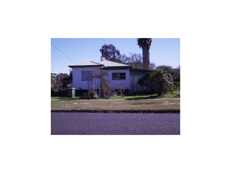 74 Arthur St, Dalby QLD 4405