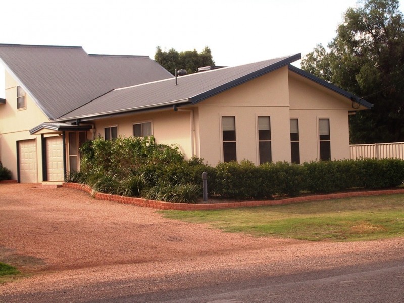 2/112 Condamine Street, Dalby QLD 4405