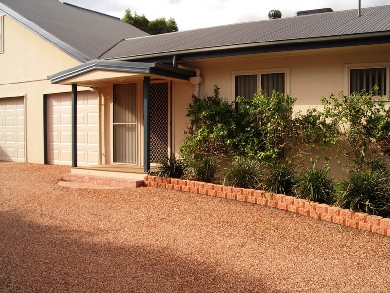 2/112 Condamine Street, Dalby QLD 4405