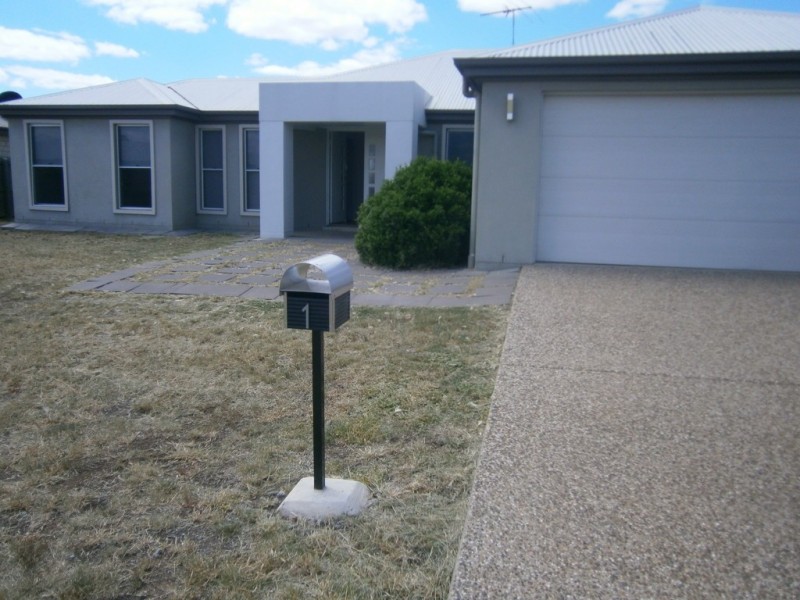1 MONTCLAIR PLACE, Dalby QLD 4405