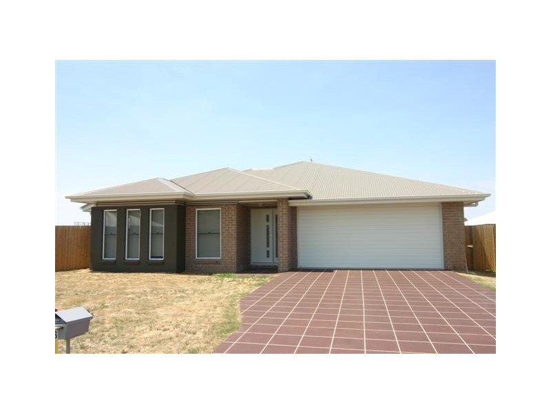 6 St Andrews Chase, Dalby QLD 4405