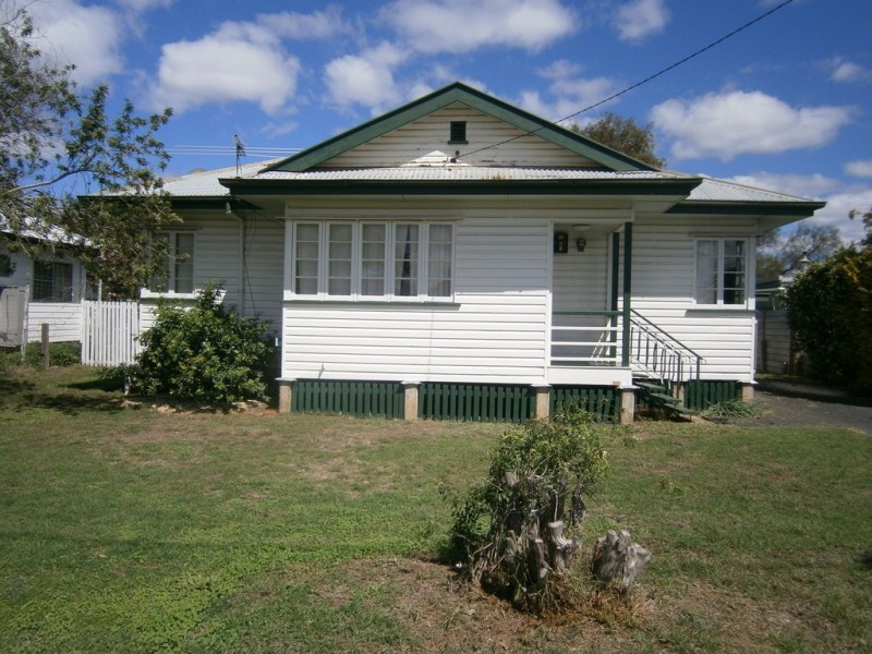 130 Bunya Street, Dalby QLD 4405