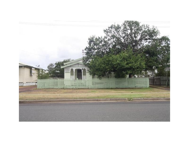69 Pratten Street, Dalby QLD 4405