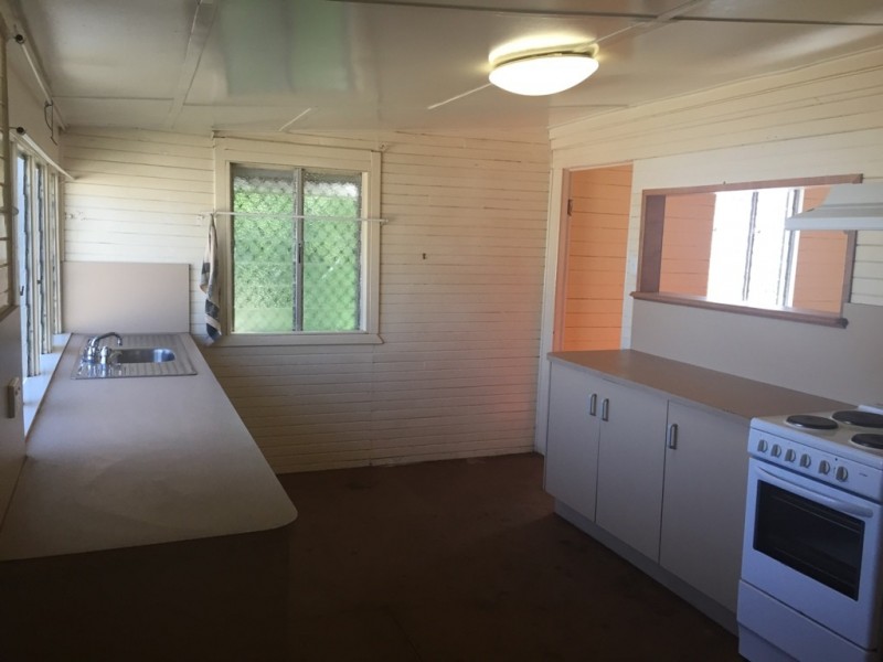 9 Amos Street, Dalby QLD 4405