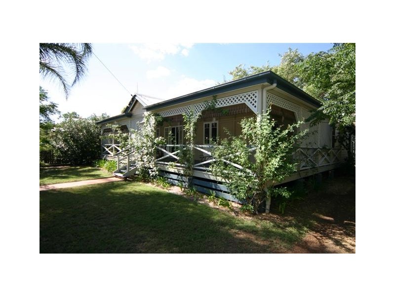 7 Wooburn Street, Dalby QLD 4405