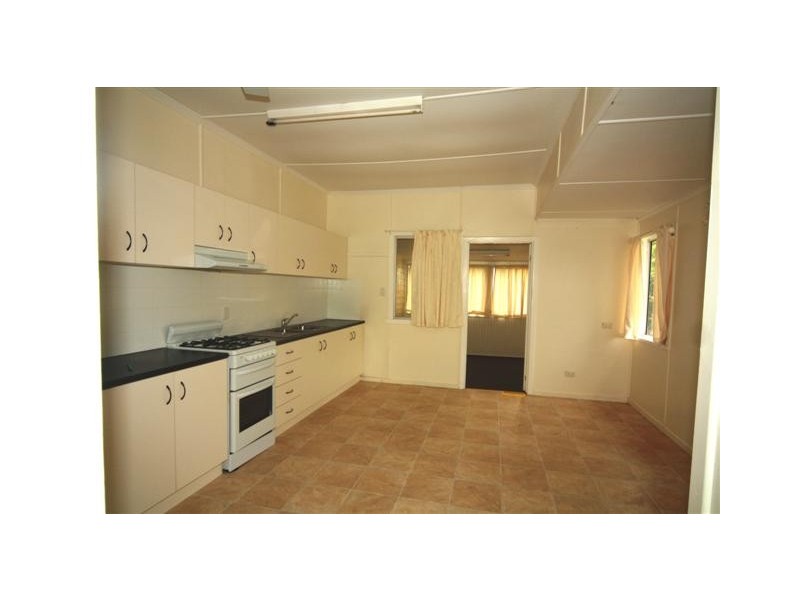 11 Nicholson Street, Dalby QLD 4405