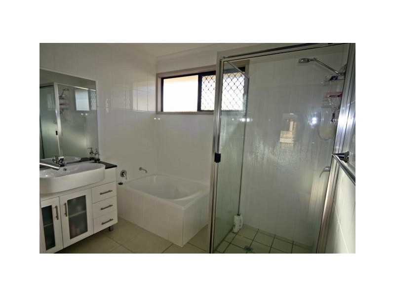 2/122 Edward Street, Dalby QLD 4405