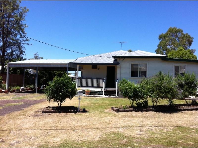 4 BLAXLAND ROAD, Dalby QLD 4405