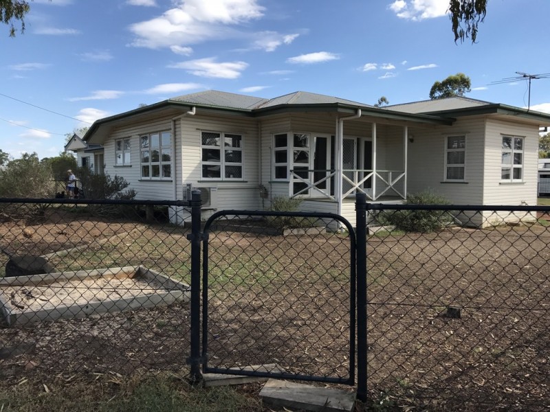 10 Curtis Street, Dalby QLD 4405