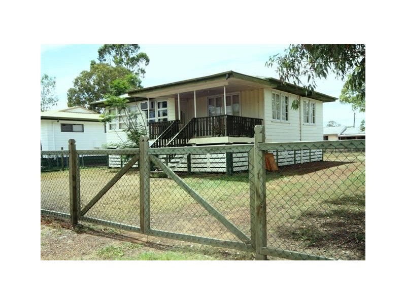 13 Nearhos, Dalby QLD 4405