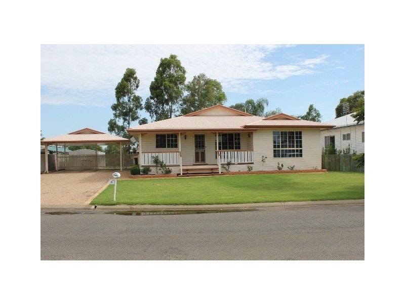 9 AZALEA CRT, Dalby QLD 4405