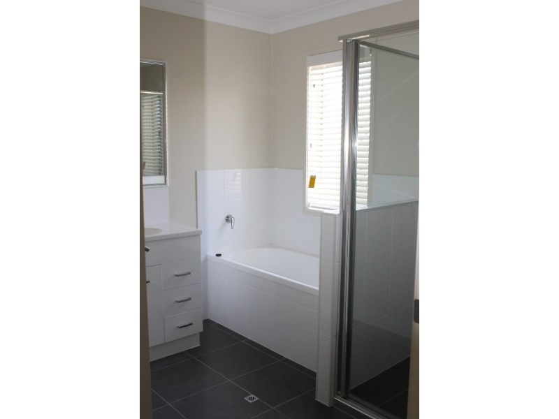 42 GOSDEN DRIVE, Dalby QLD 4405