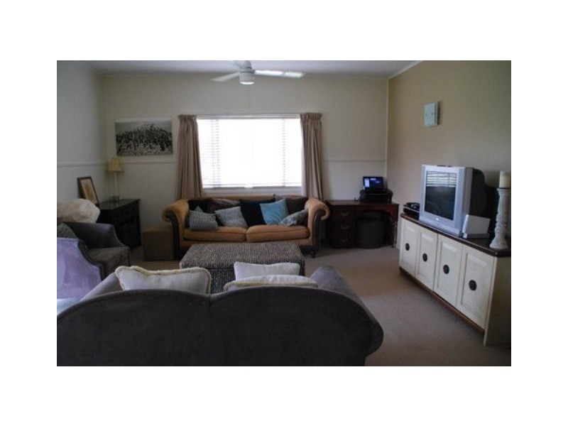 53 CHARLES, Dalby QLD 4405