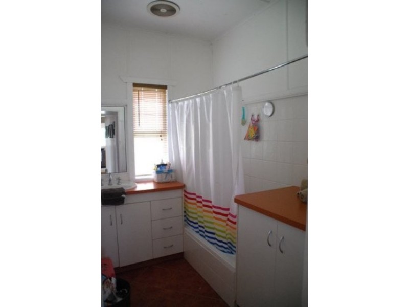 53 CHARLES, Dalby QLD 4405