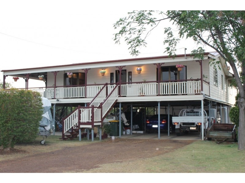 16 Margaret Ave, Dalby QLD 4405