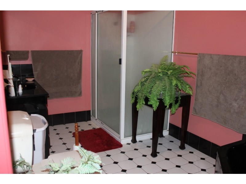 16 Margaret Ave, Dalby QLD 4405