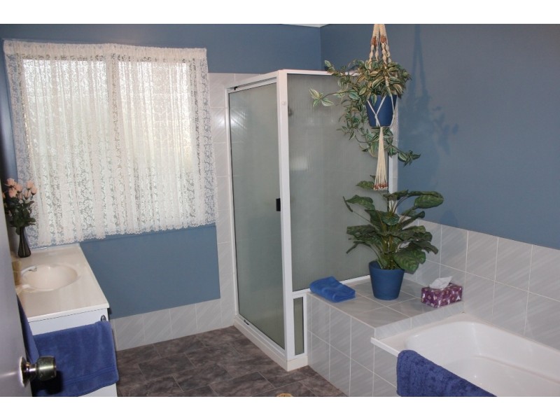 16 Margaret Ave, Dalby QLD 4405