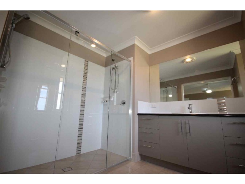 168 Sandalwood Ave East, Dalby QLD 4405