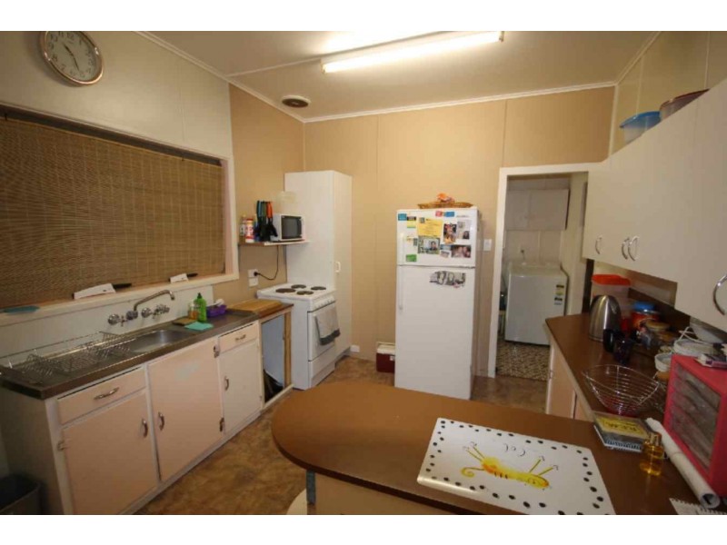 8 Swan Street, Dalby QLD 4405