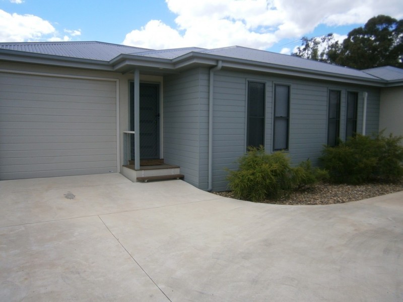 2/8 Jimbour street, Dalby QLD 4405