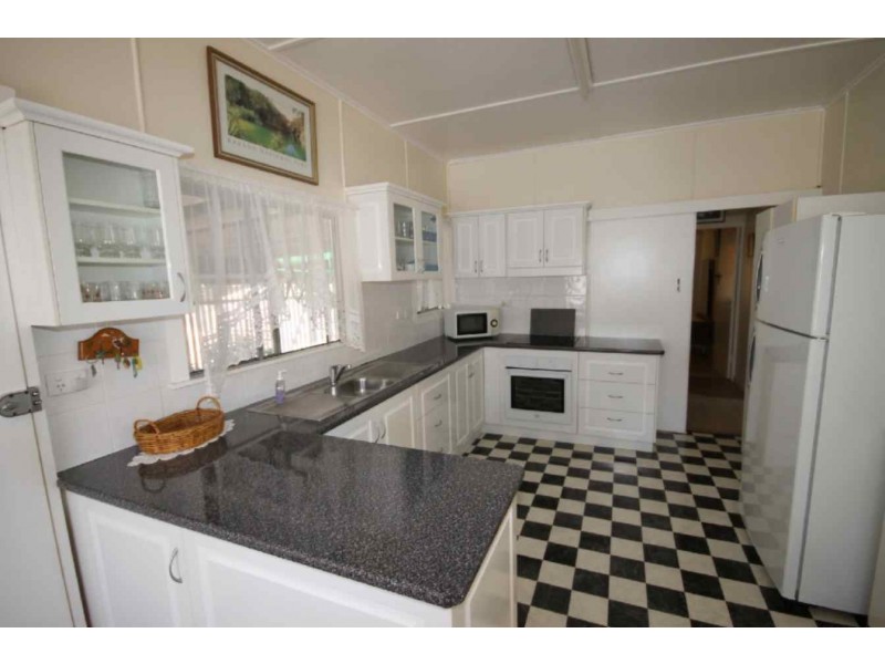 14 Moreton Street, Dalby QLD 4405