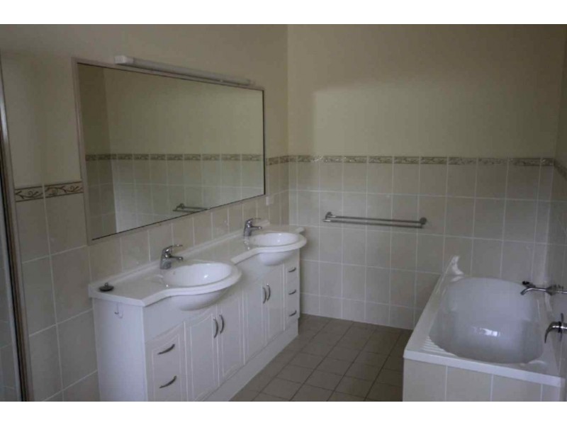 61 Sydney Street, Jandowae QLD 4410