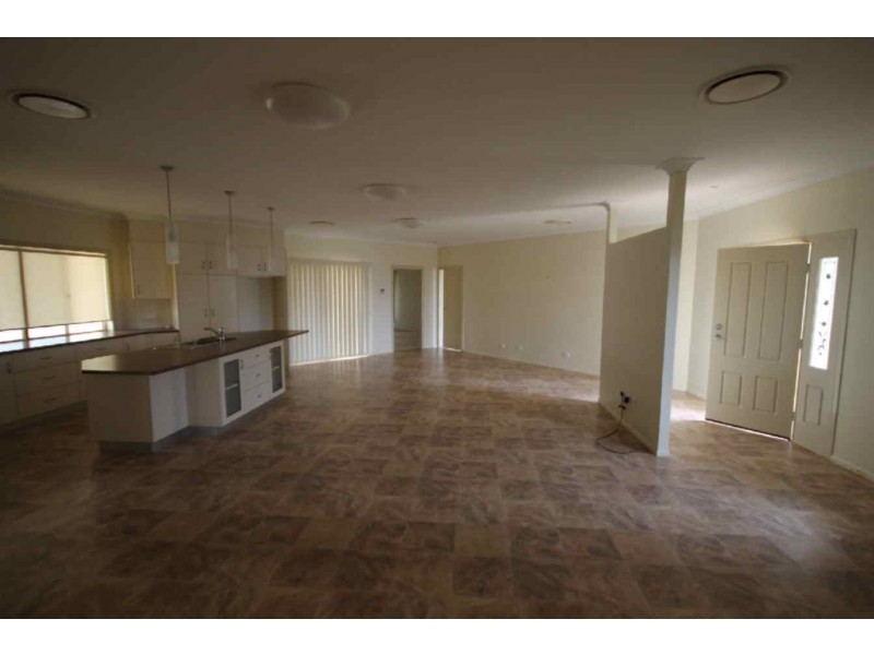 61 Sydney Street, Jandowae QLD 4410