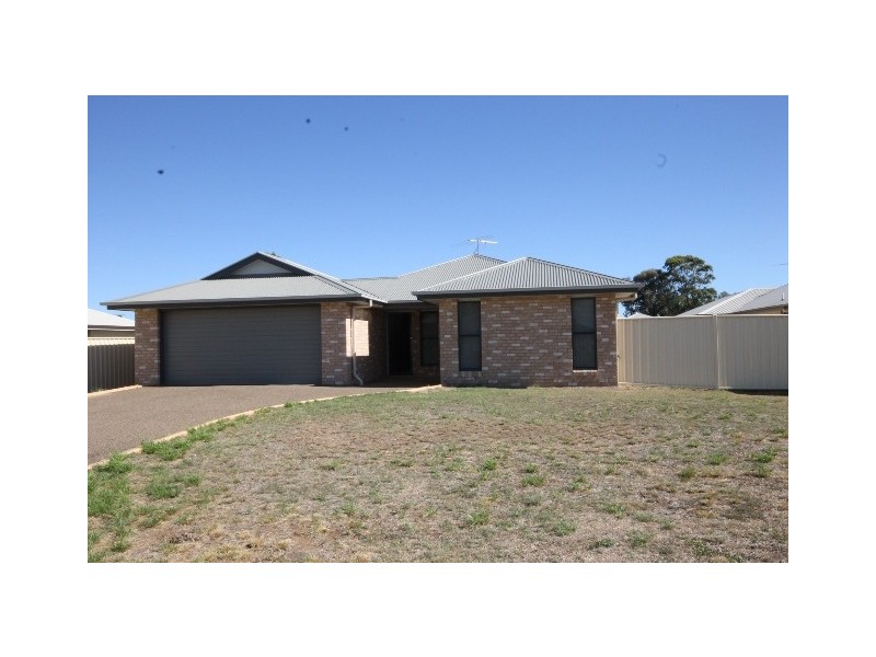 5 Barry Place, Dalby QLD 4405