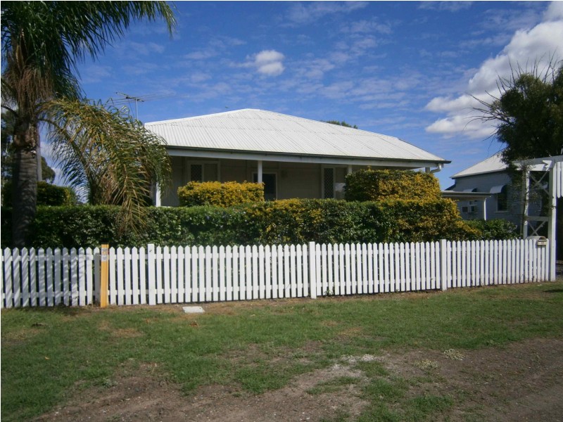 82 Edward Street, Dalby QLD 4405