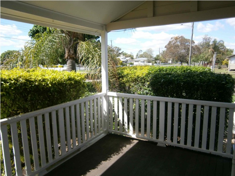 82 Edward Street, Dalby QLD 4405