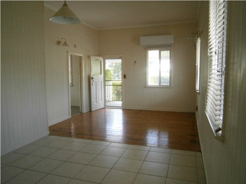 82 Edward Street, Dalby QLD 4405