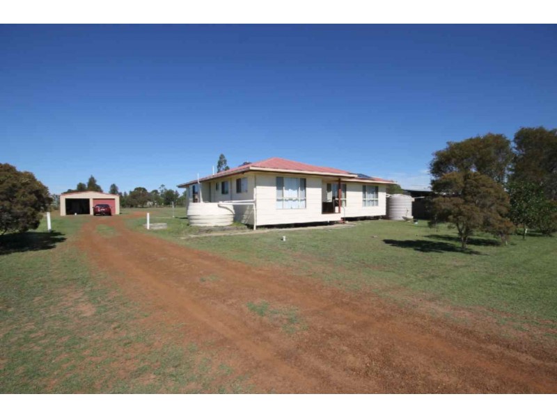 13 Sandalwood Ave West, Dalby QLD 4405