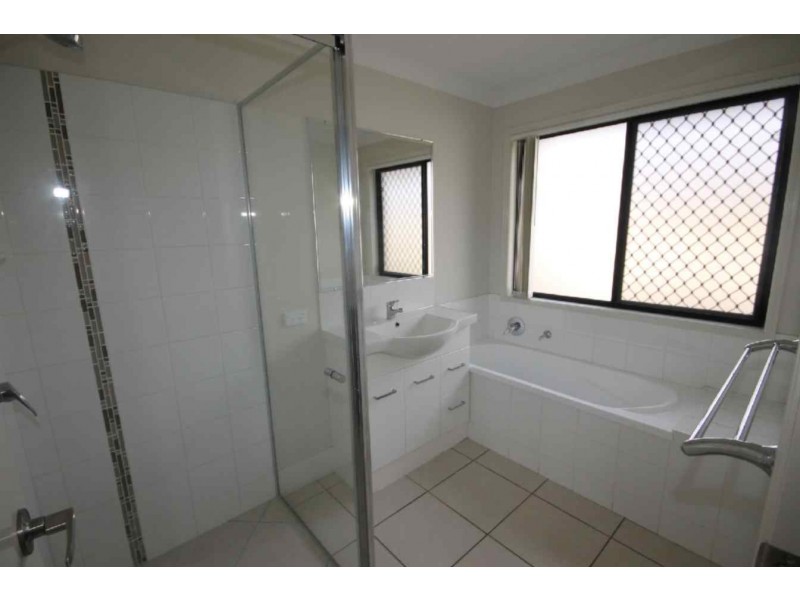 5 Pine Street, Dalby QLD 4405