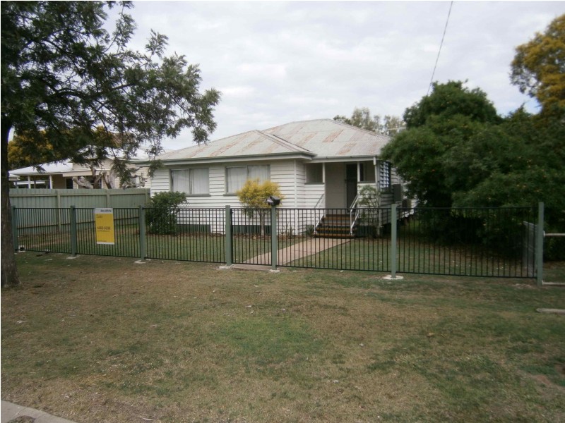 34 Edward Street, Dalby QLD 4405