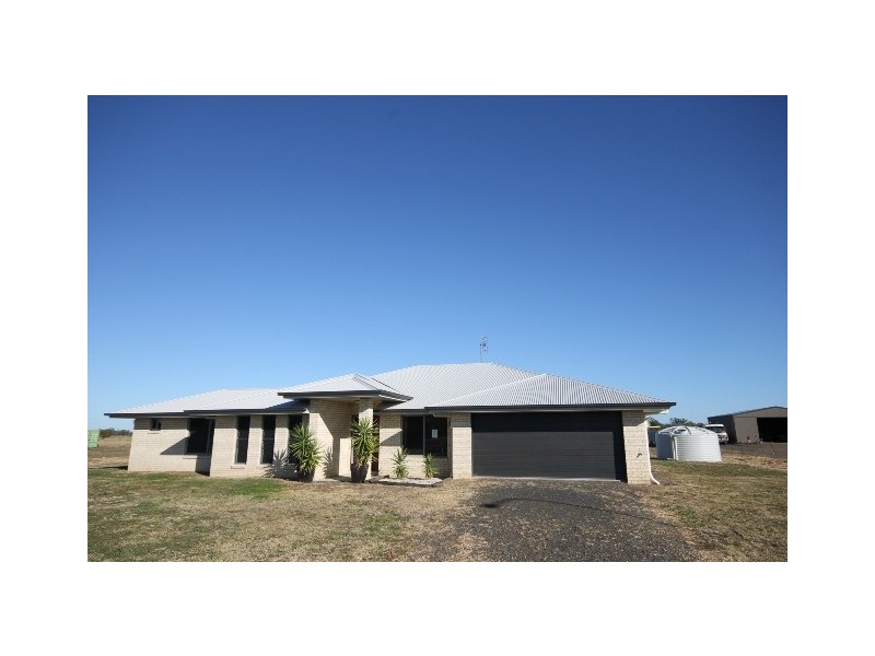 33 James Cook Dr, Dalby QLD 4405
