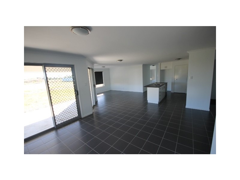 33 James Cook Dr, Dalby QLD 4405