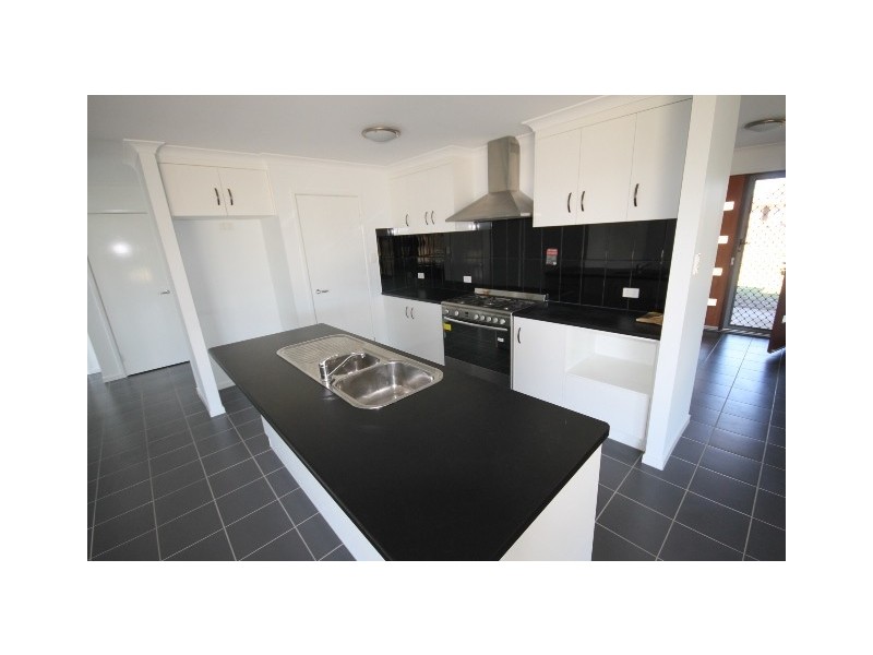 33 James Cook Dr, Dalby QLD 4405