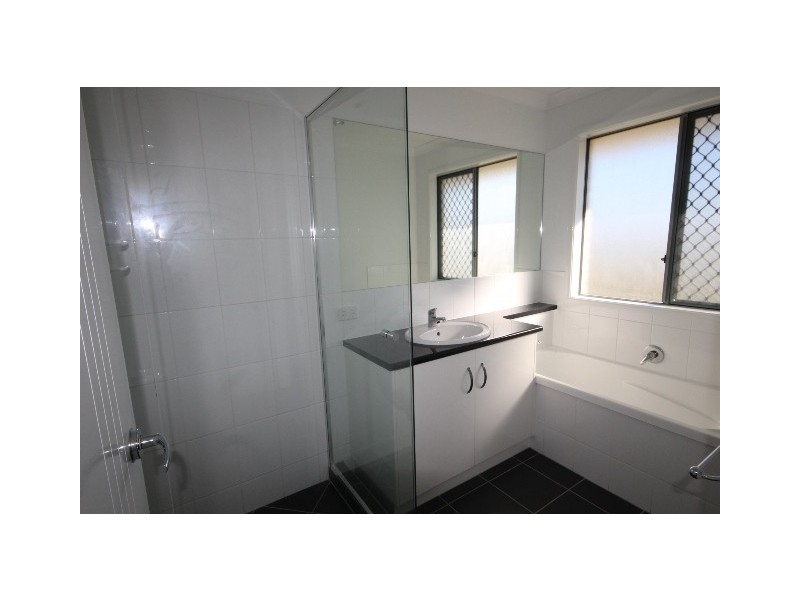 33 James Cook Dr, Dalby QLD 4405