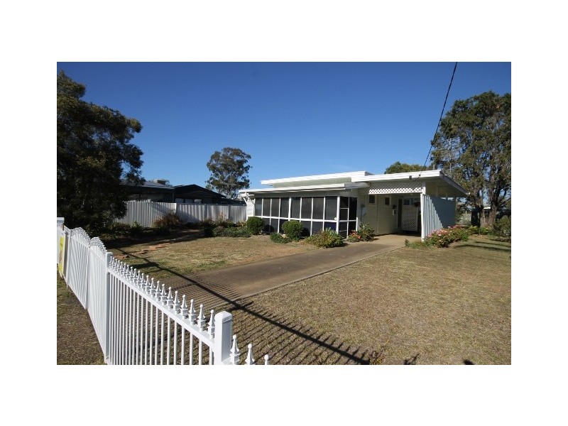 20 Knox Street, Dalby QLD 4405