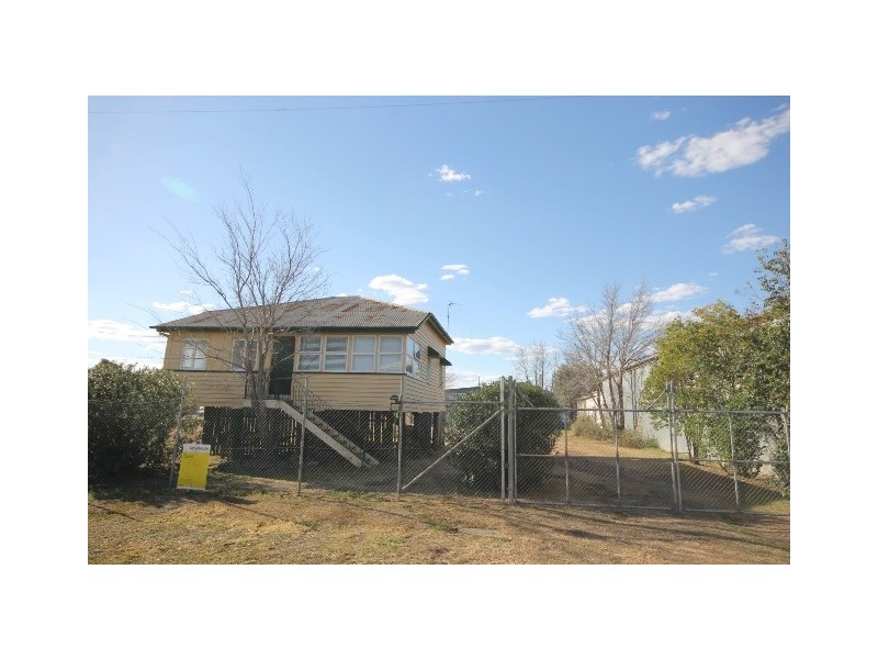 1 Dan Street, Dalby QLD 4405